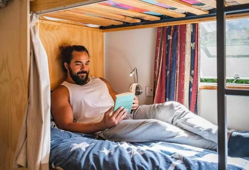 Hotelli The Flaming Kiwi Backpackers