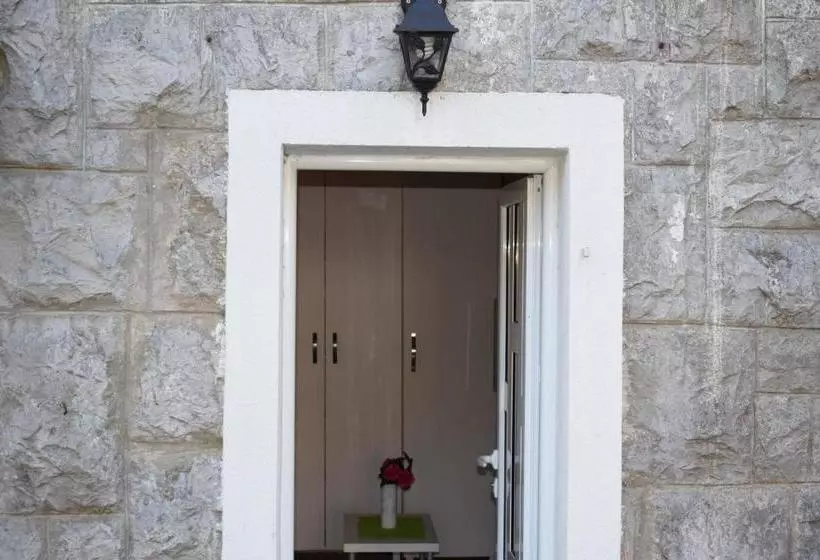 هتل The Old Town Terrace Apartments