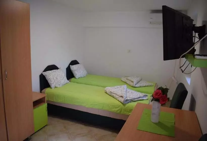 هتل The Old Town Terrace Apartments