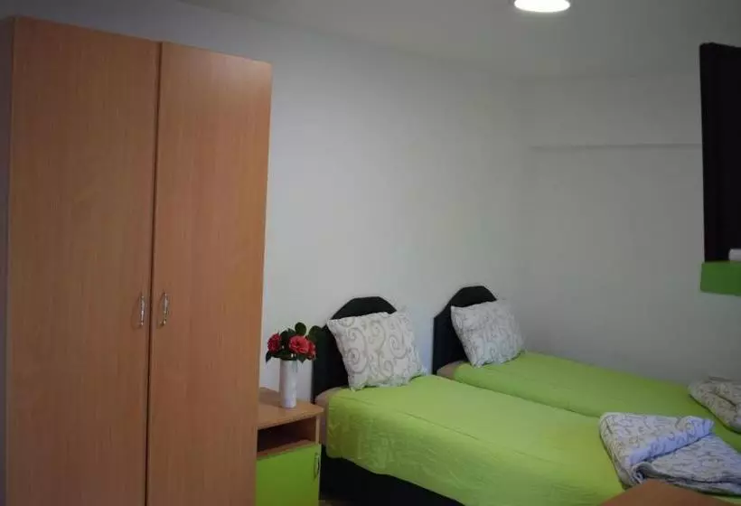 هتل The Old Town Terrace Apartments