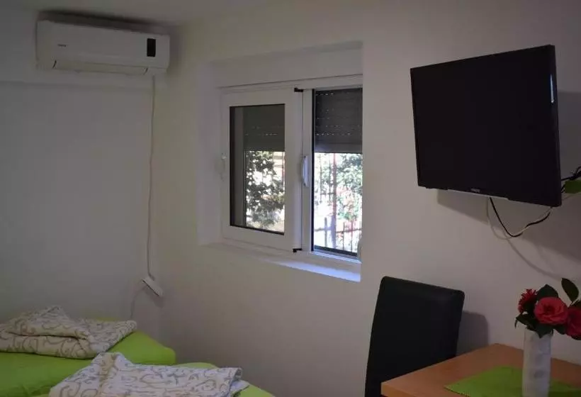 هتل The Old Town Terrace Apartments