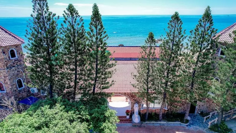 Adora Bay Ke Ga Beach Resort
