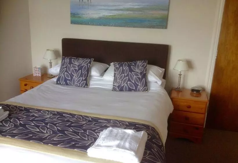 Hotelli By The Sea Bed And Breakfast