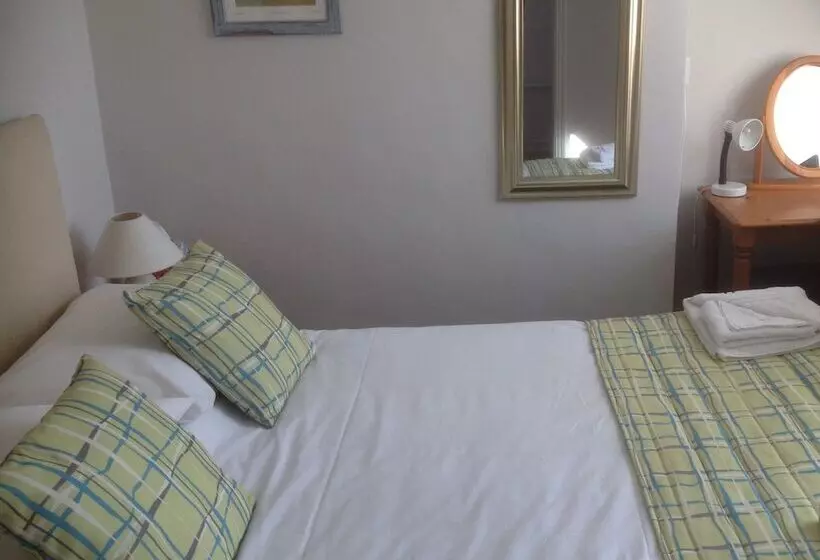 Hotelli By The Sea Bed And Breakfast