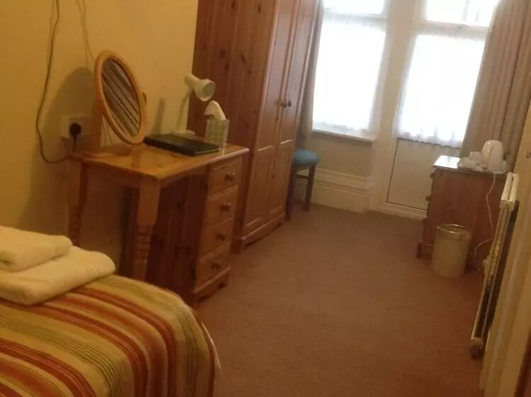 Hotelli By The Sea Bed And Breakfast