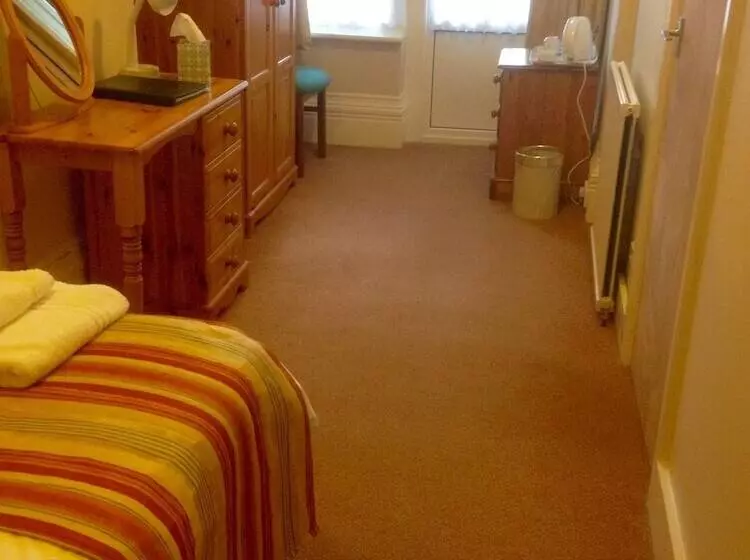 Hotelli By The Sea Bed And Breakfast