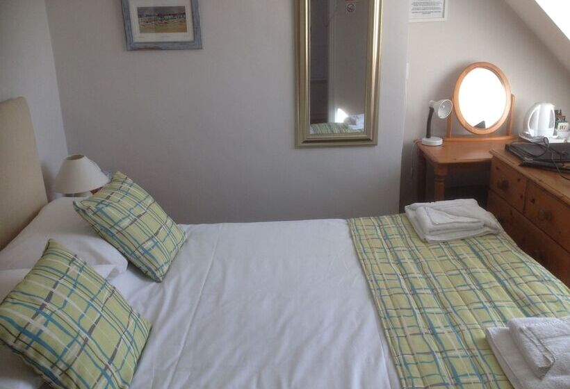 בית מלון כפרי By The Sea Bed And Breakfast