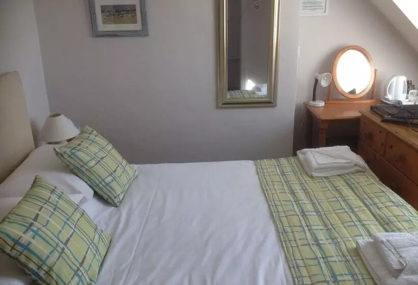 Hotelli By The Sea Bed And Breakfast