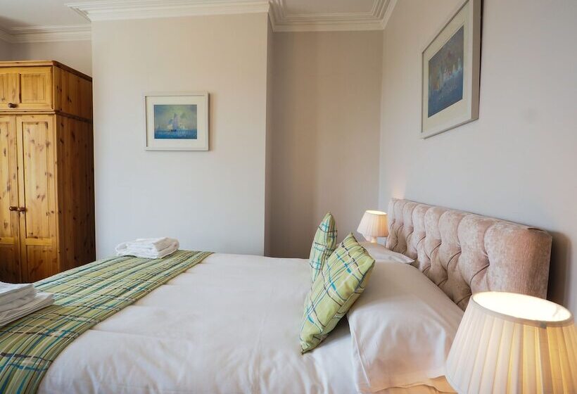 בית מלון כפרי By The Sea Bed And Breakfast