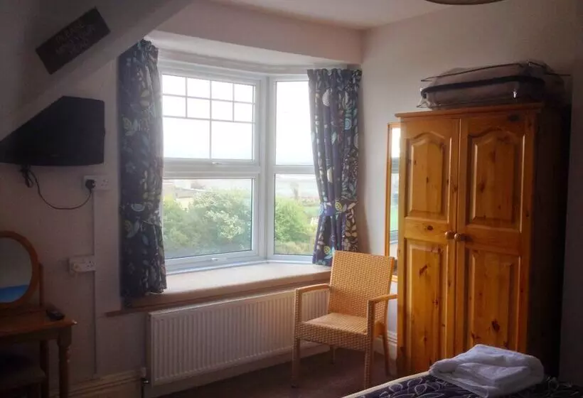 Hotelli By The Sea Bed And Breakfast