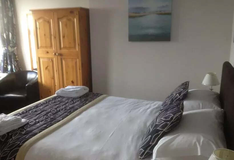 Hotelli By The Sea Bed And Breakfast