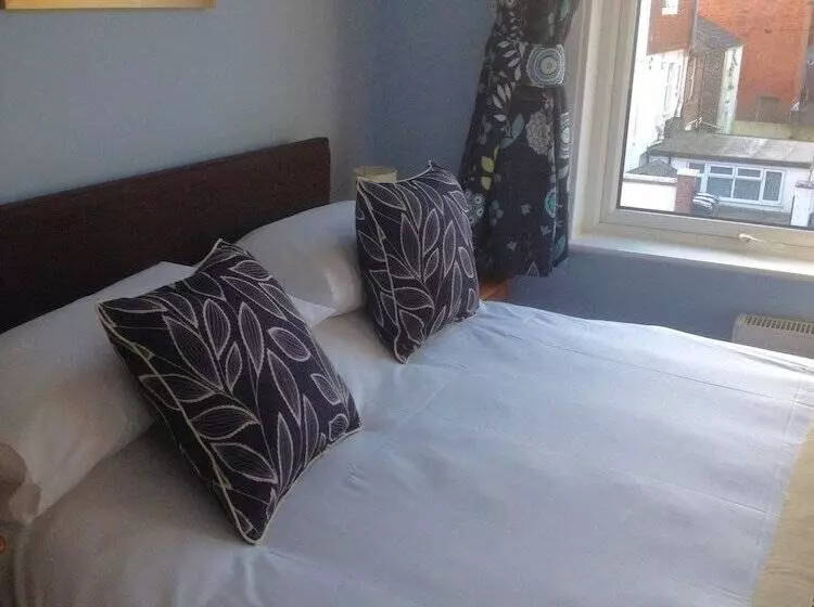 Hotelli By The Sea Bed And Breakfast