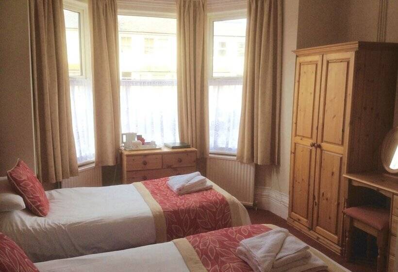 בית מלון כפרי By The Sea Bed And Breakfast