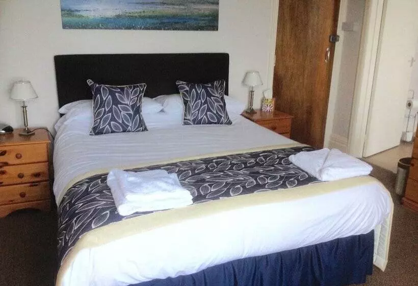 Hotelli By The Sea Bed And Breakfast