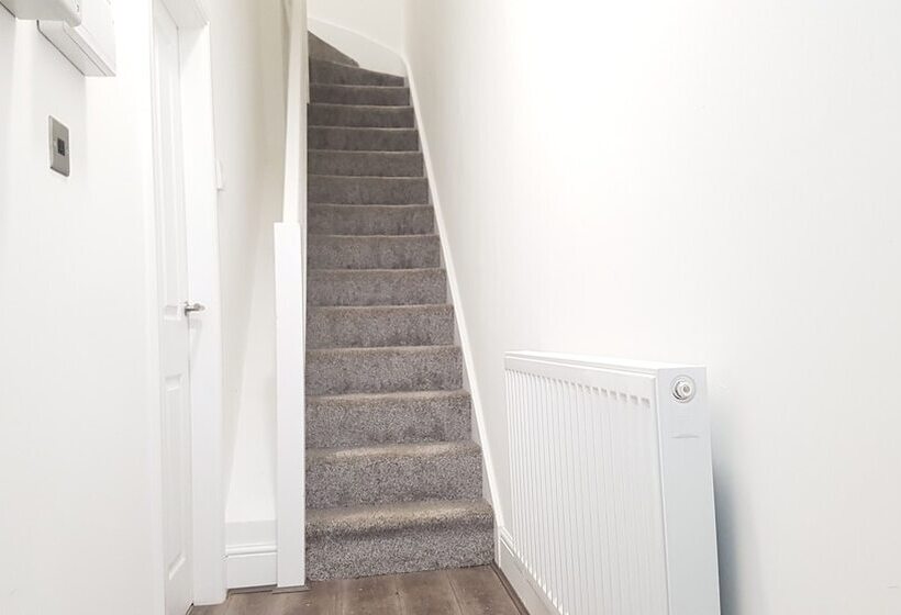 فندق Central City House