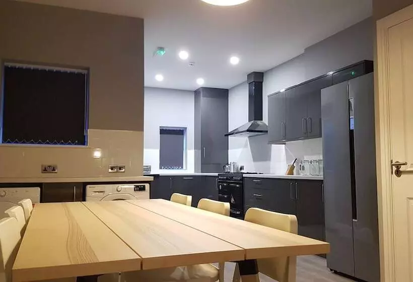 هتل Central City House