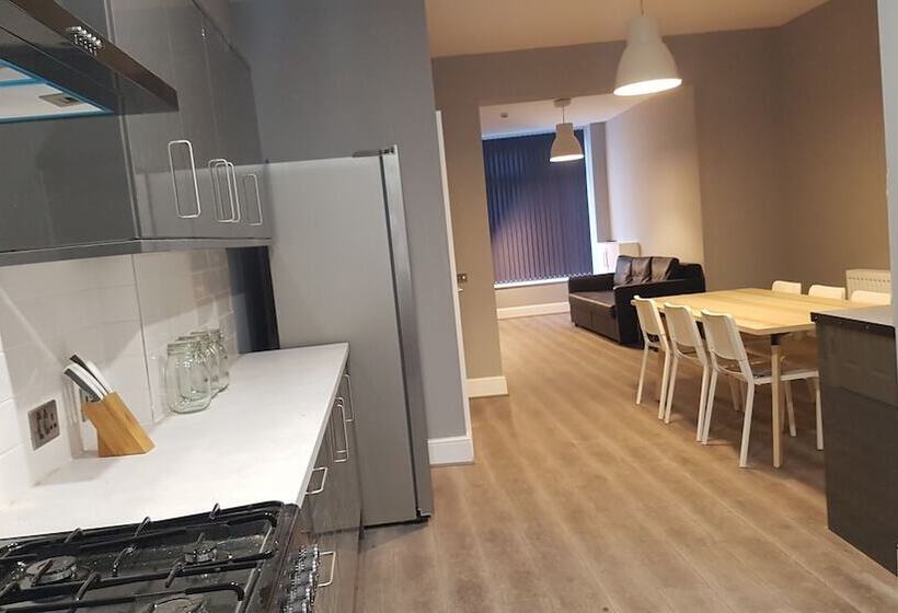 فندق Central City House