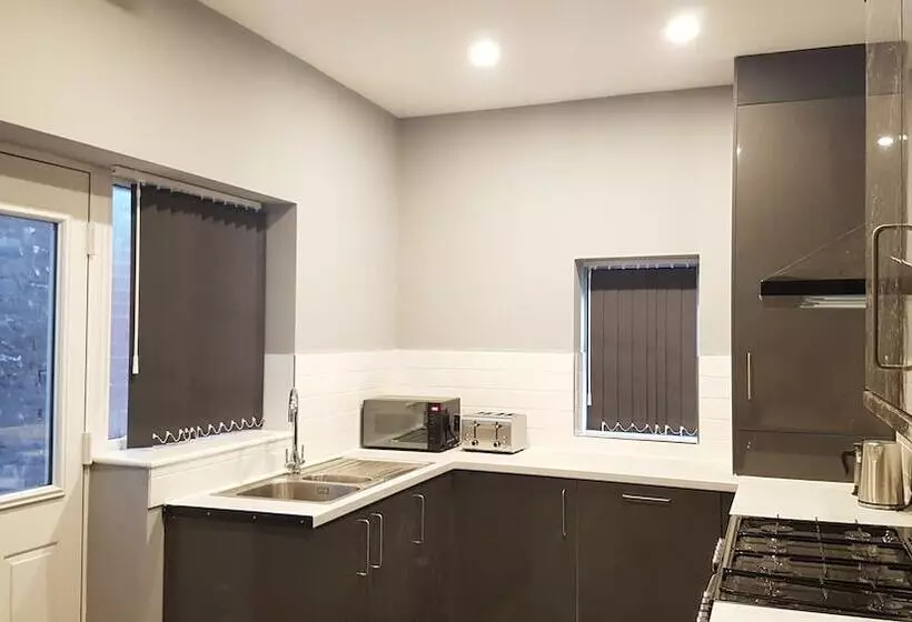 هتل Central City House