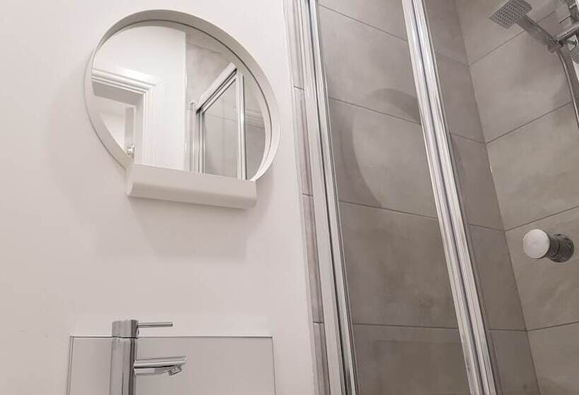 فندق Central City House