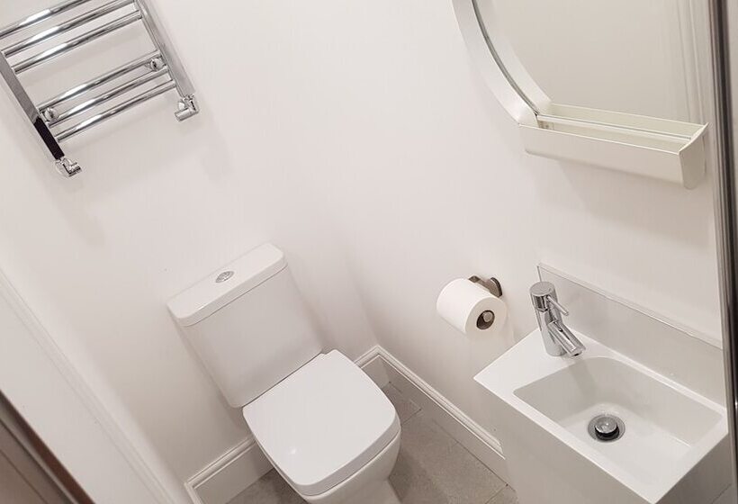 فندق Central City House