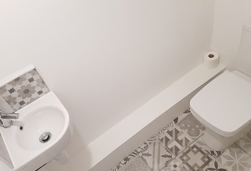 فندق Central City House