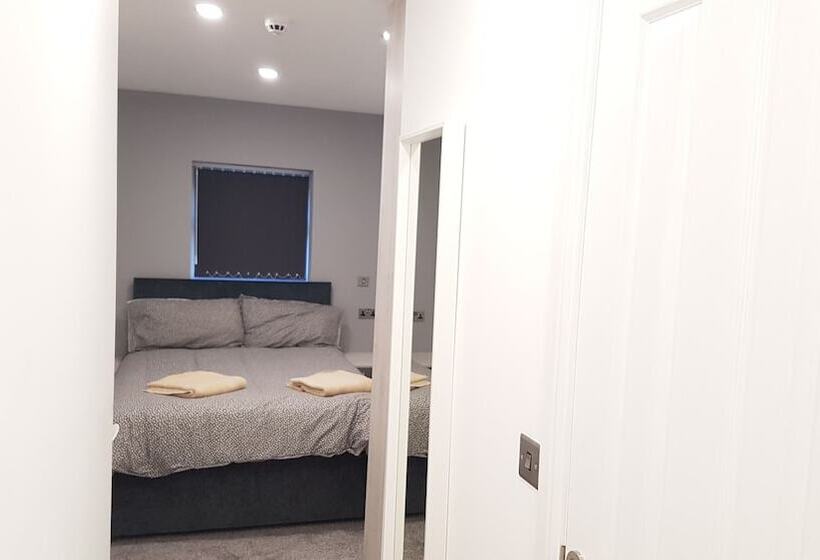 فندق Central City House