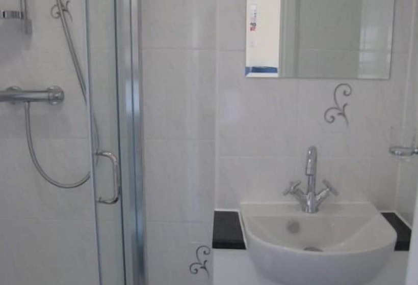 فندق Charles House   Windsor Castle