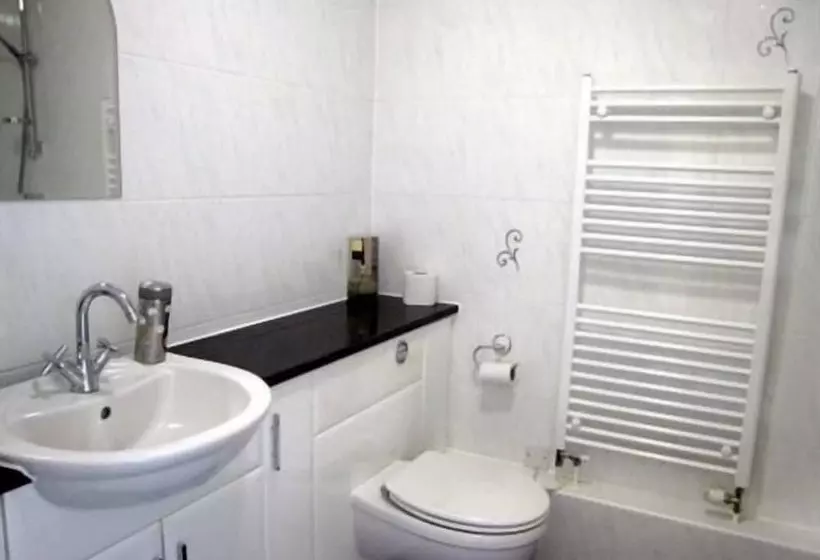 هتل Charles House   Windsor Castle