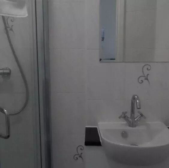 هتل Charles House   Windsor Castle