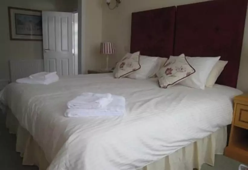 هتل Charles House   Windsor Castle