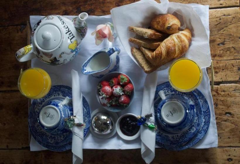 Отель Chequer Cottage