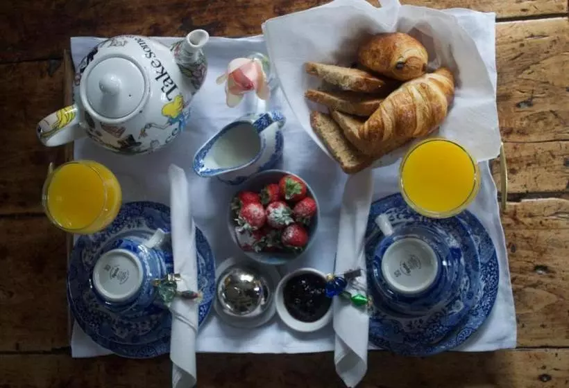 هتل Chequer Cottage