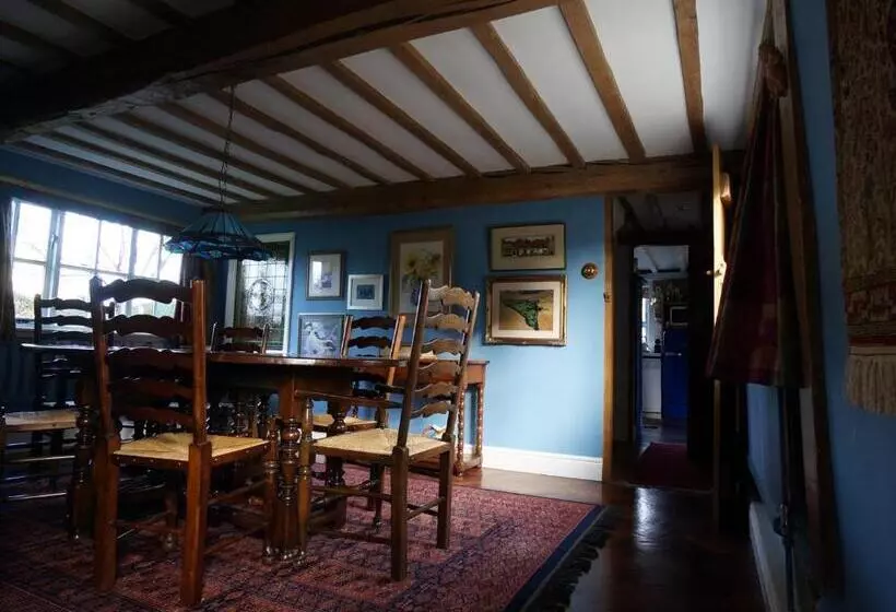 هتل Chequer Cottage