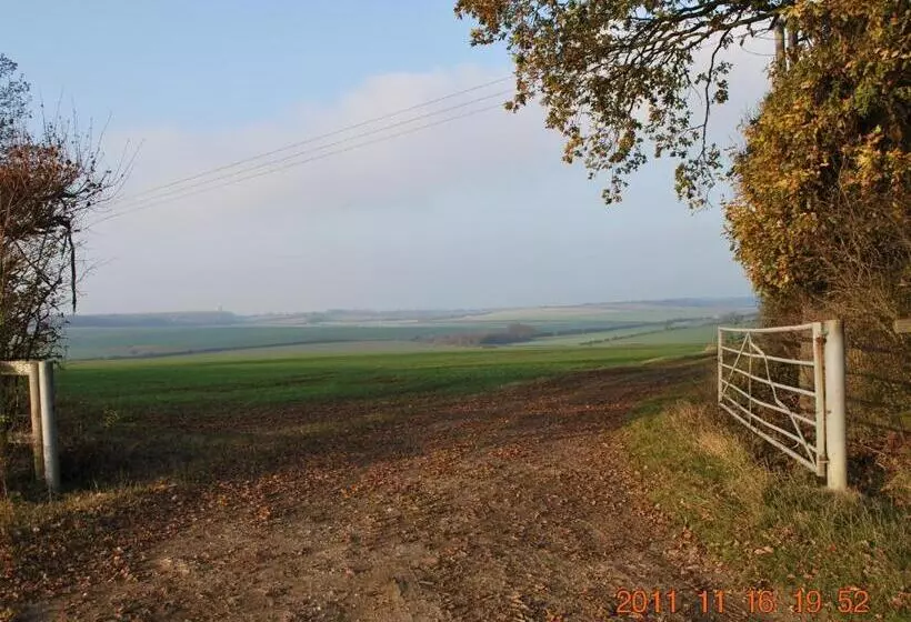 هتل Chequer Cottage