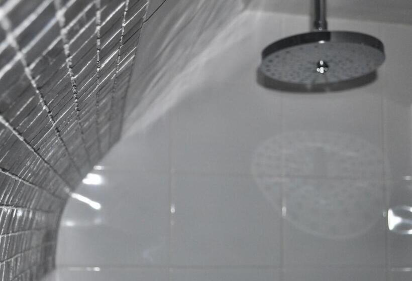 Отель Chequer Cottage