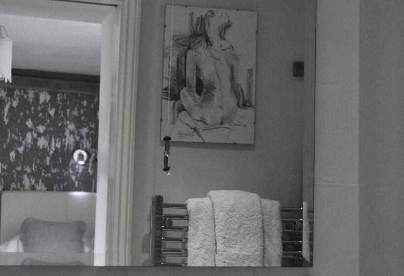 Отель Chequer Cottage