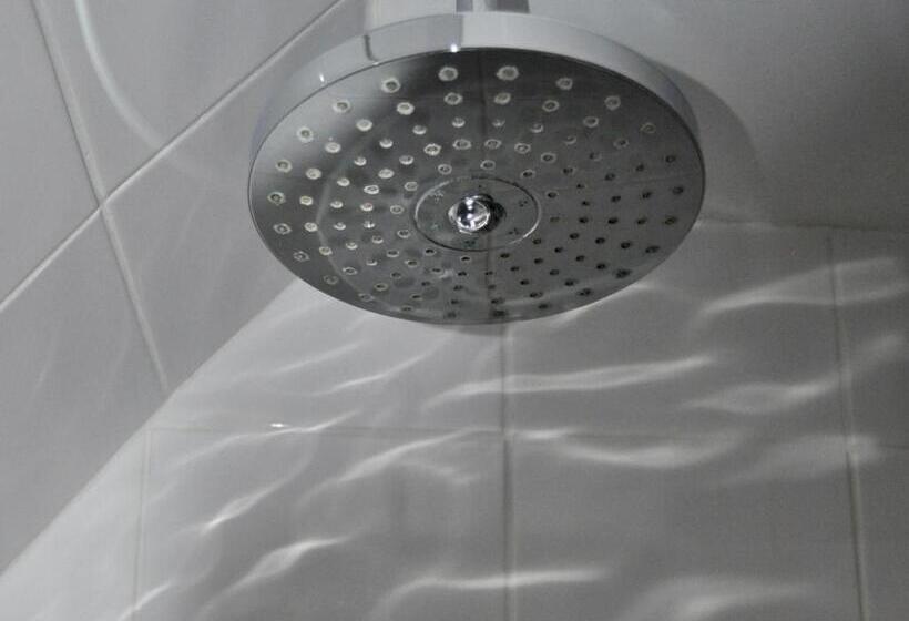 Отель Chequer Cottage