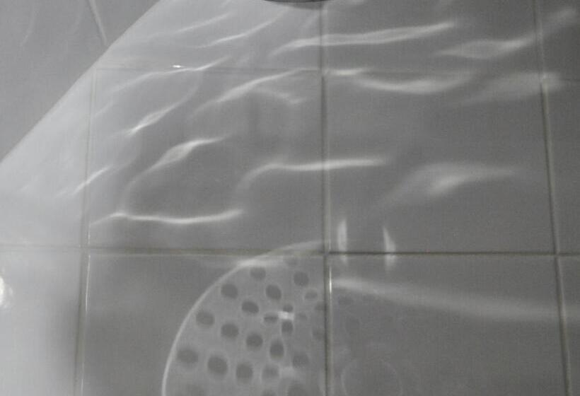 Отель Chequer Cottage