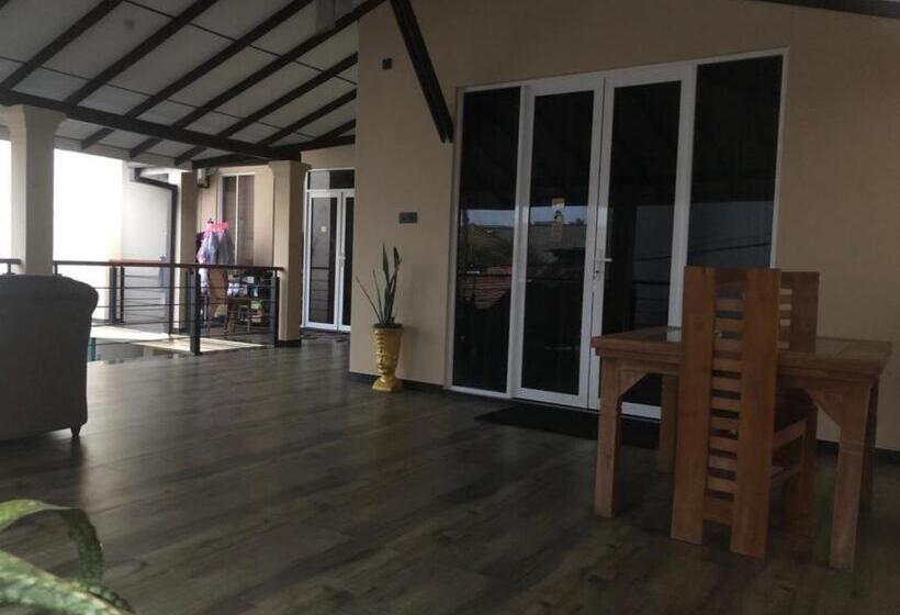 בית מלון כפרי D Plus B&b Negombo