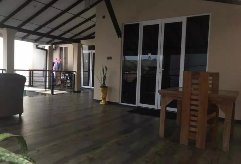 هتل D Plus B&b Negombo