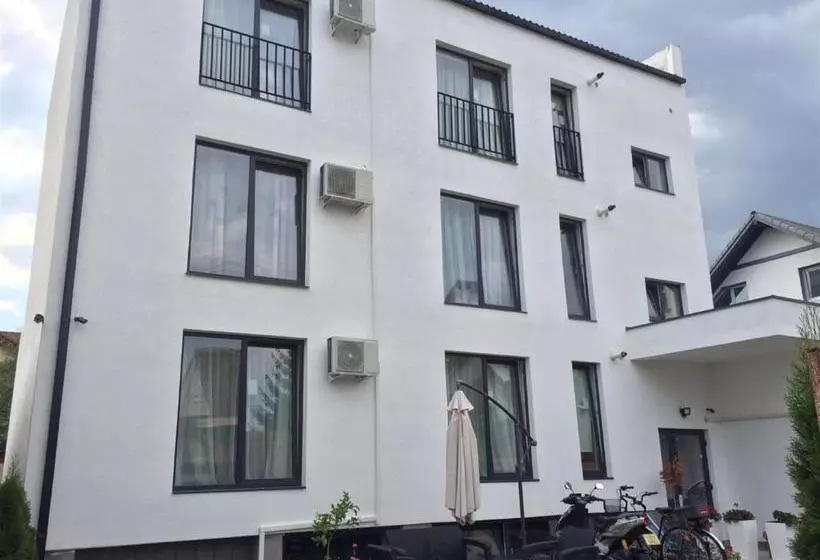 هتل Hermann Apartments