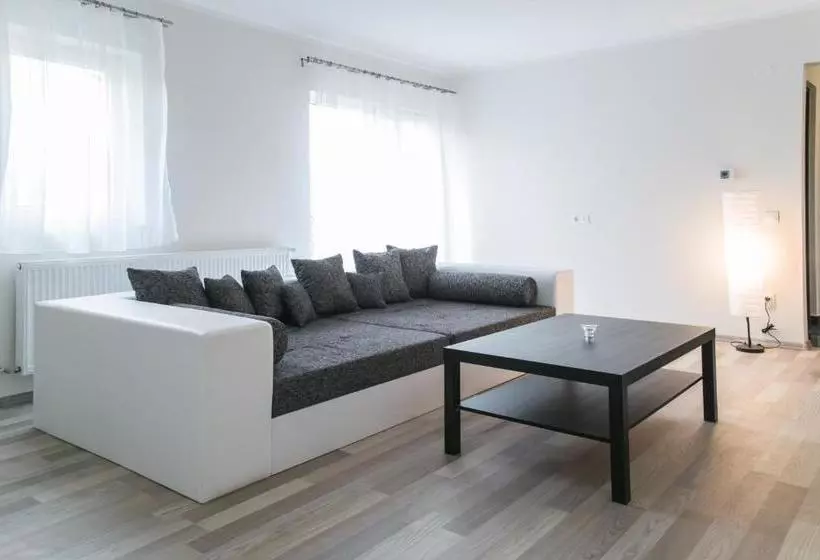 هتل Hermann Apartments