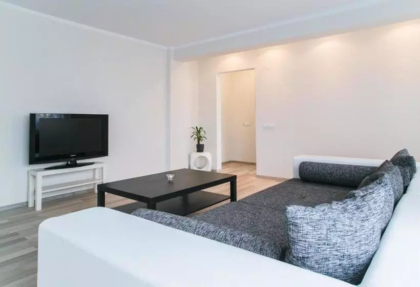هتل Hermann Apartments