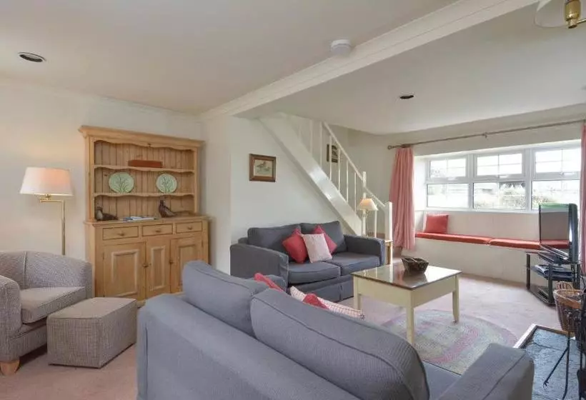 هتل Melfort Village