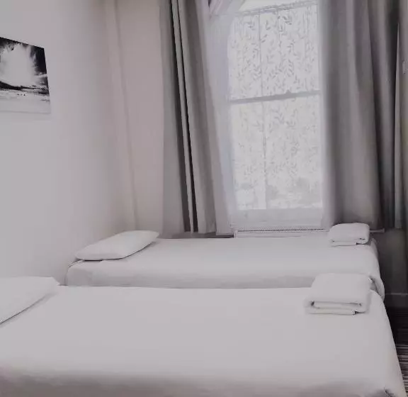 هتل Namaste Palace