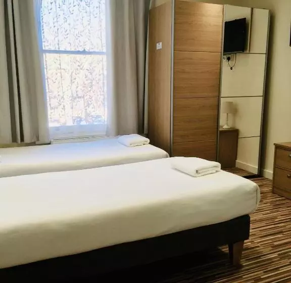 هتل Namaste Palace