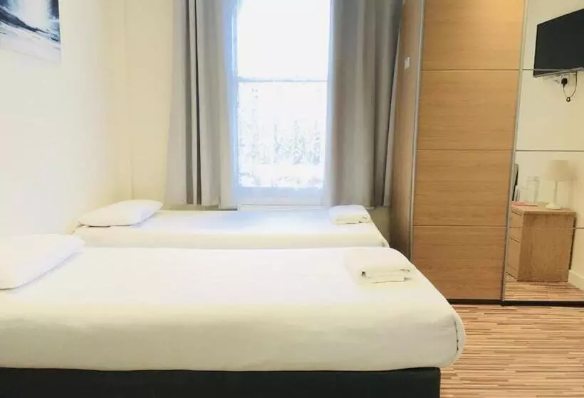 هتل Namaste Palace