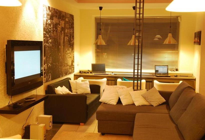 בית מלון כפרי Royal Hostel 905