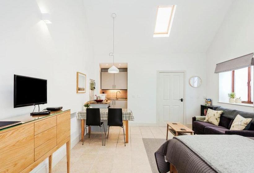 Отель Ships Mews