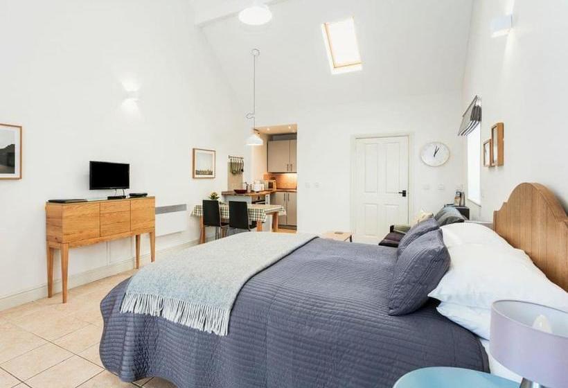 Отель Ships Mews